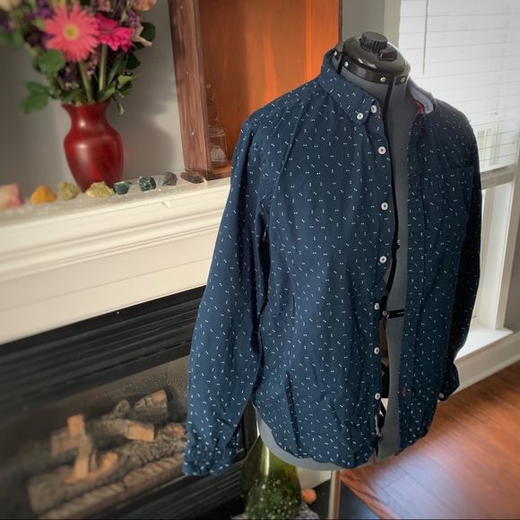 Button Down - Arrow Design - Picture 2 of 5